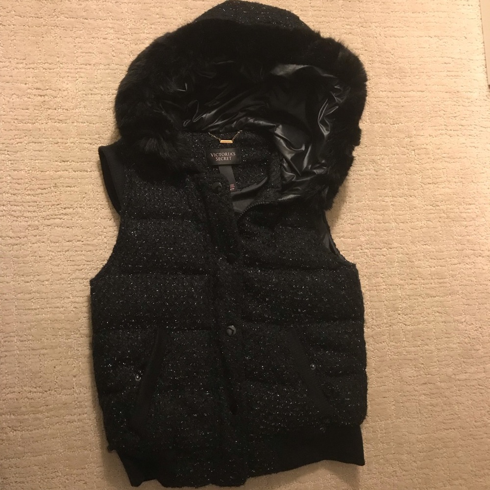 PRICE DROP Blk faux feather hood, puff vest
